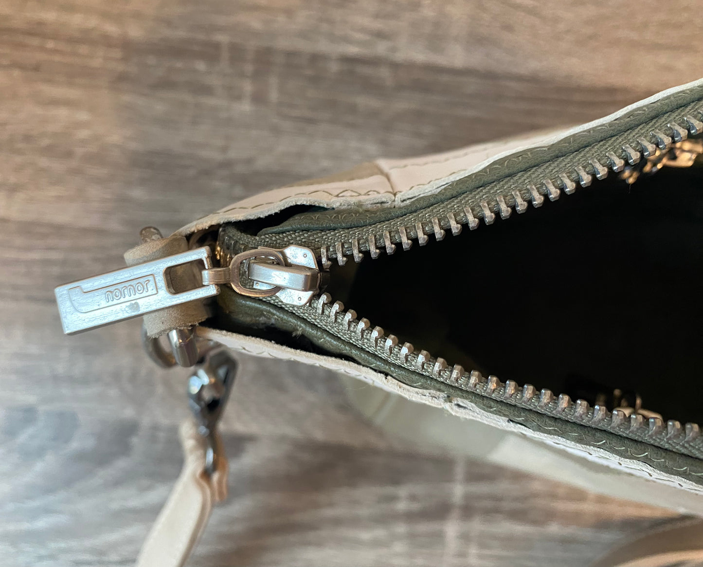 The Veniza Crossbody Bag