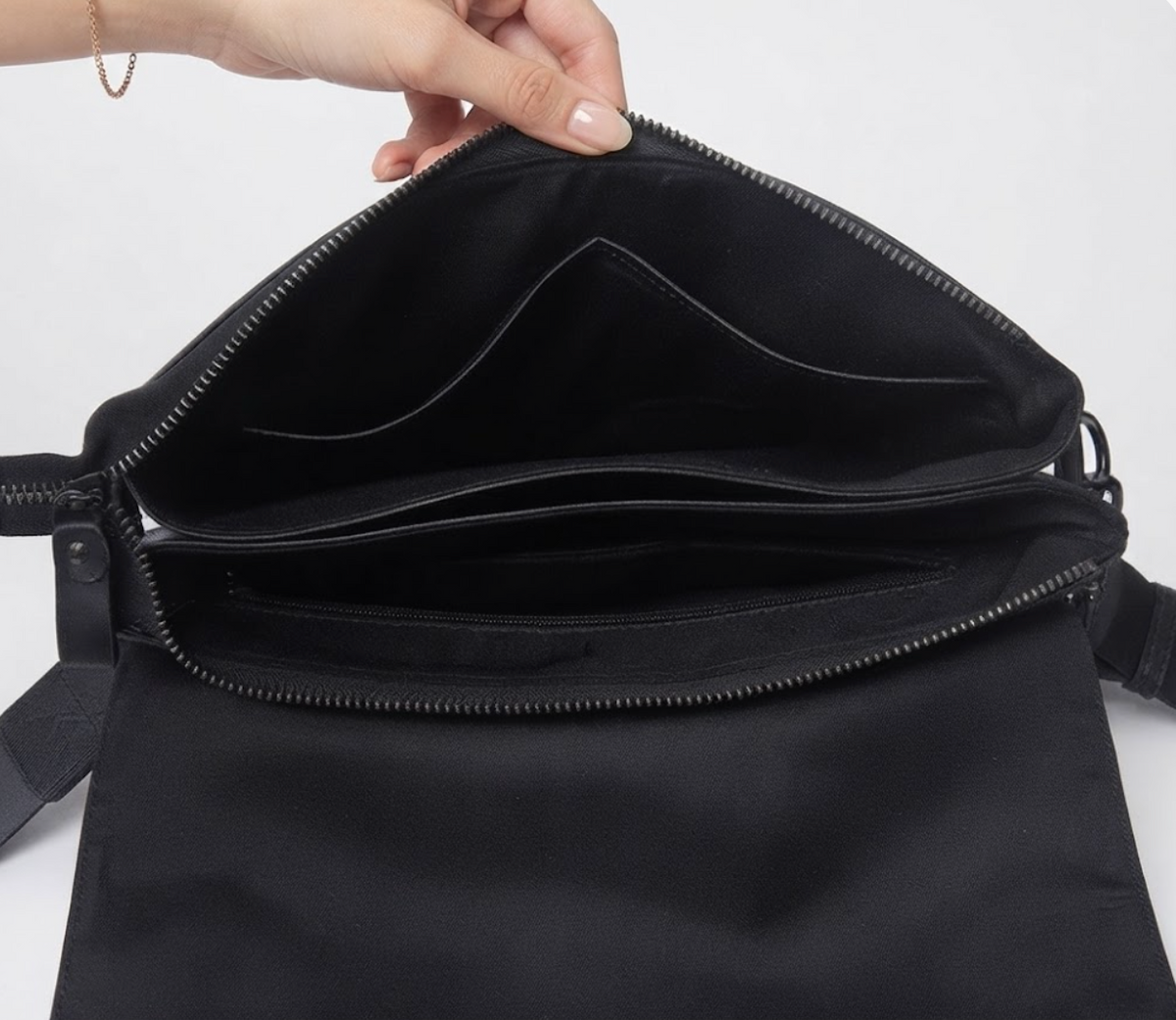 Il Duomo Pebbled Leather Crossbody Messenger