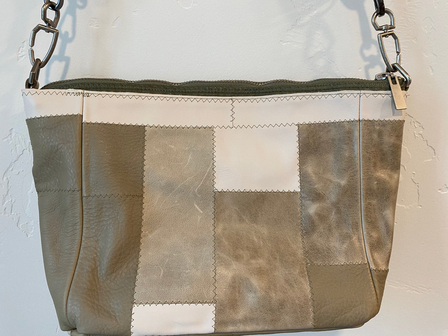 The Veniza Crossbody Bag