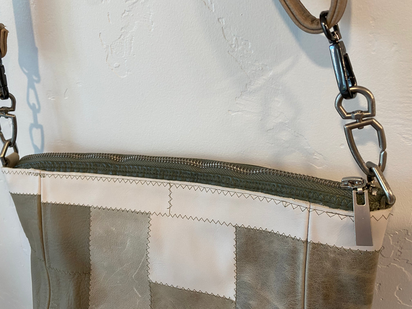 The Veniza Crossbody Bag
