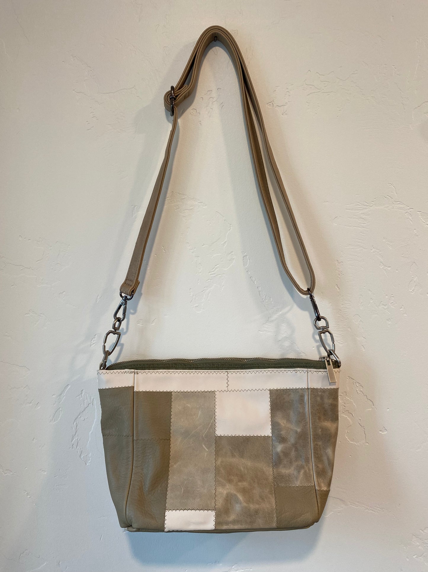 The Veniza Crossbody Bag