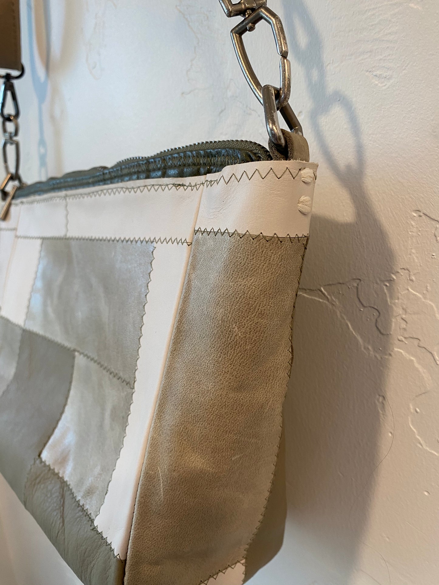 The Veniza Crossbody Bag