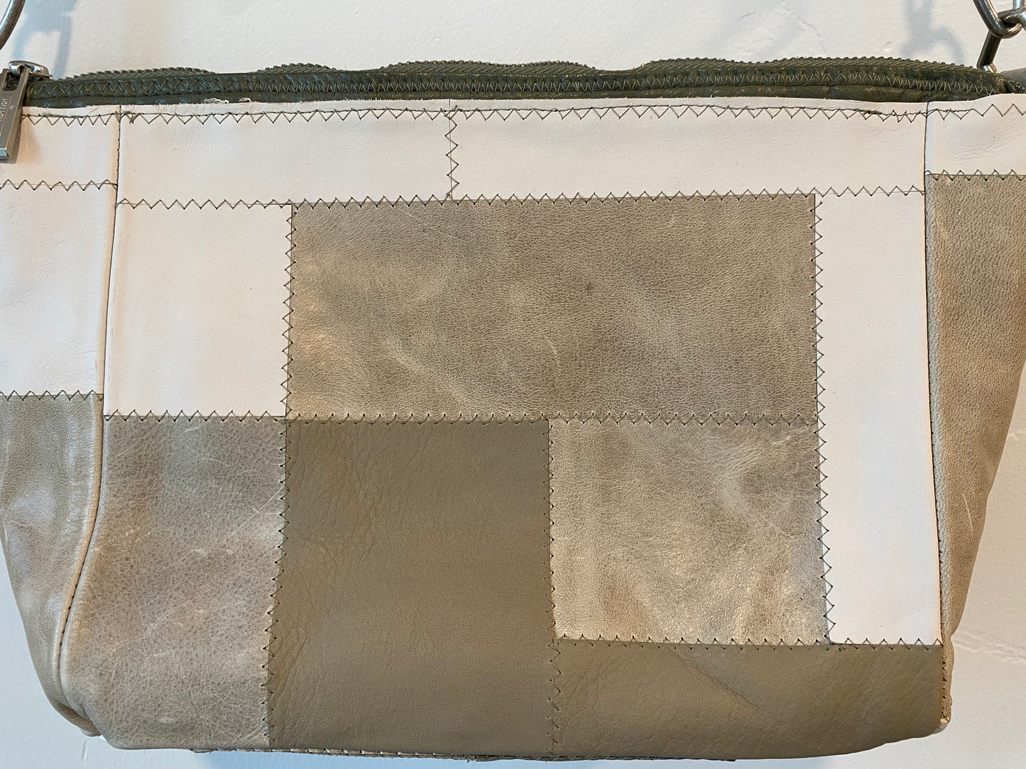 The Veniza Crossbody Bag