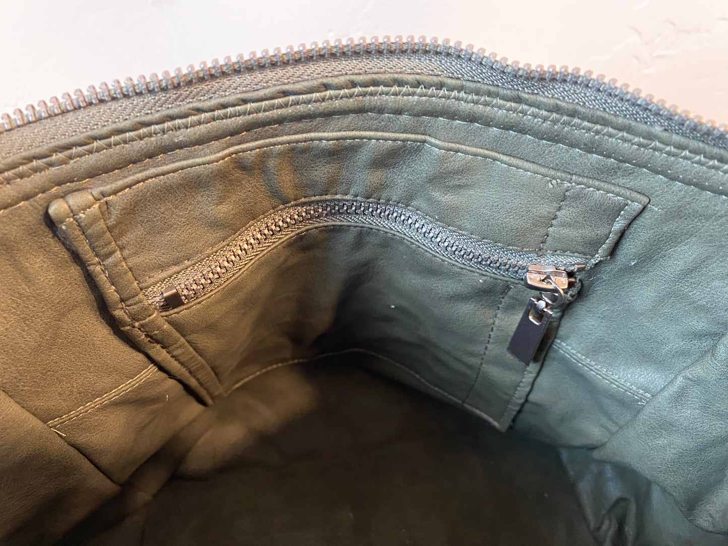 The Veniza Crossbody Bag