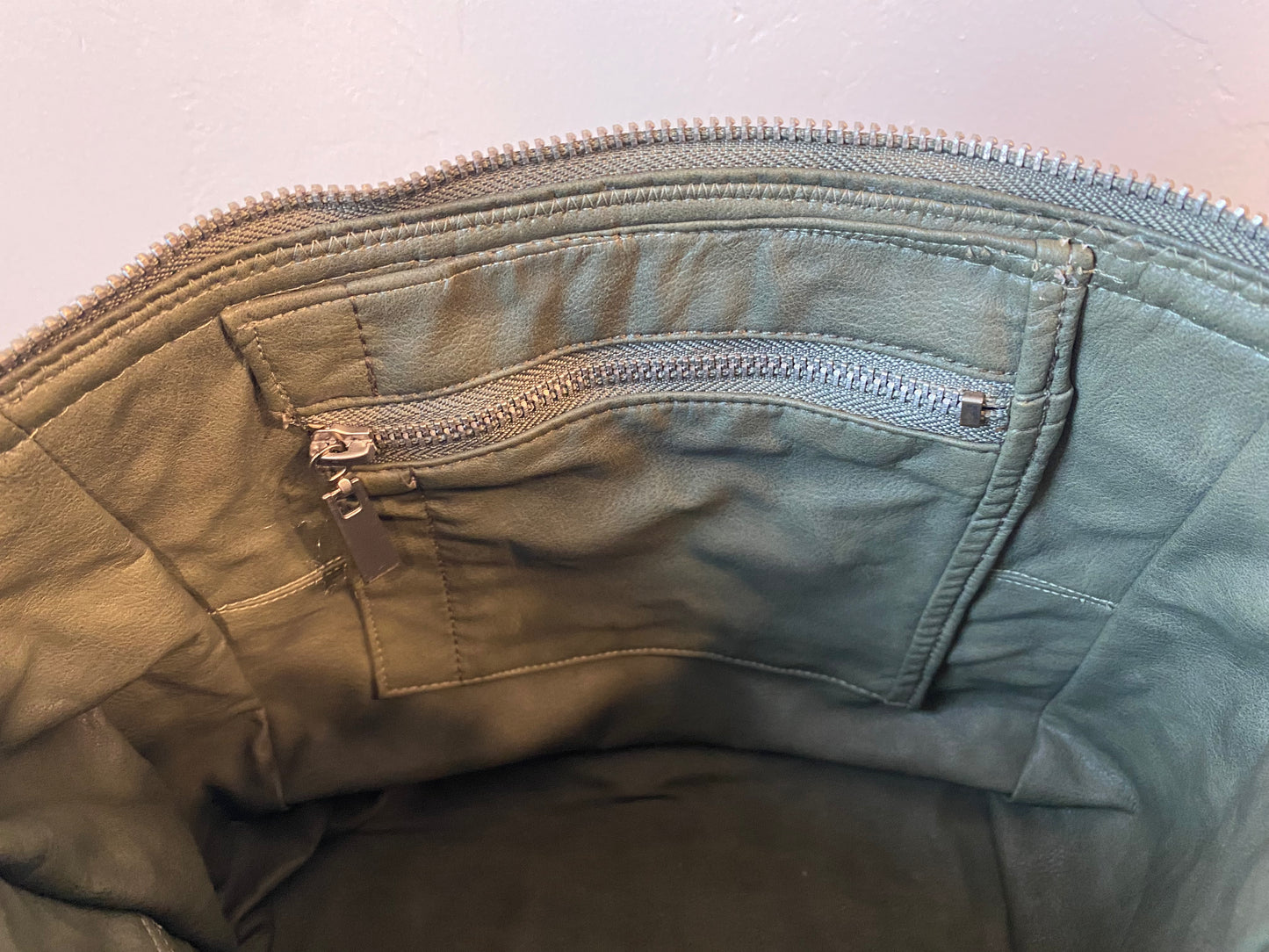 The Veniza Crossbody Bag