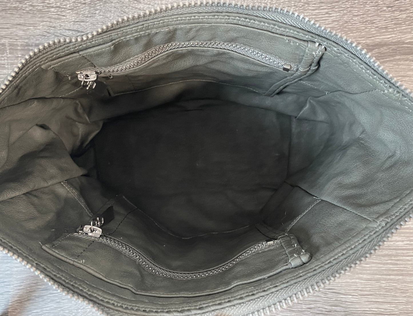 The Veniza Crossbody Bag